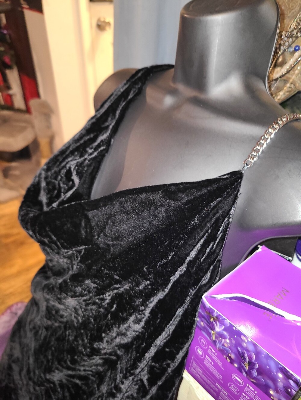 Sexy Vintage Black Velvet Mini Dress With Chain Strap